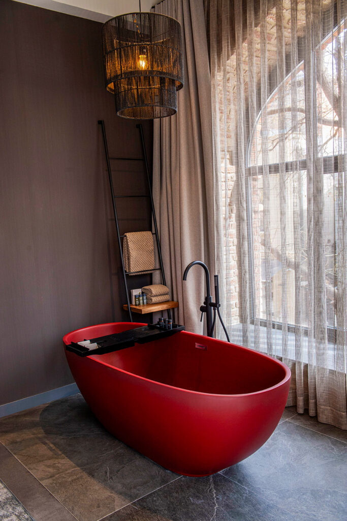 Deluxe with bathtub 39